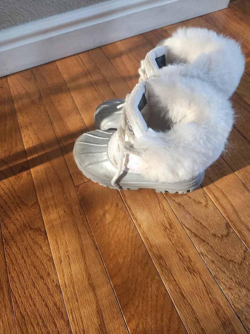 3M Thinsulate Kids Silver Glitter Faux-Fur Winter Boots